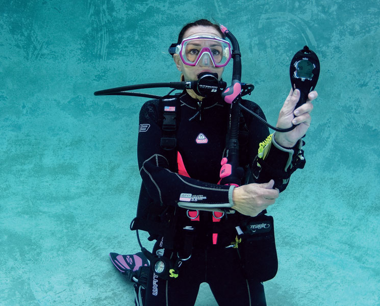 scuba skills - underwater hand signals